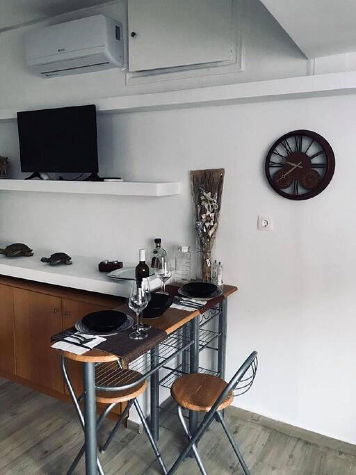 Urban Apartment In Heraklion Center Екстер'єр фото
